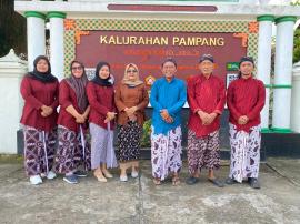 Pemerintah Kalurahan Pampang Kenakan Pakaian Adat Jawa pada Kamis Pon